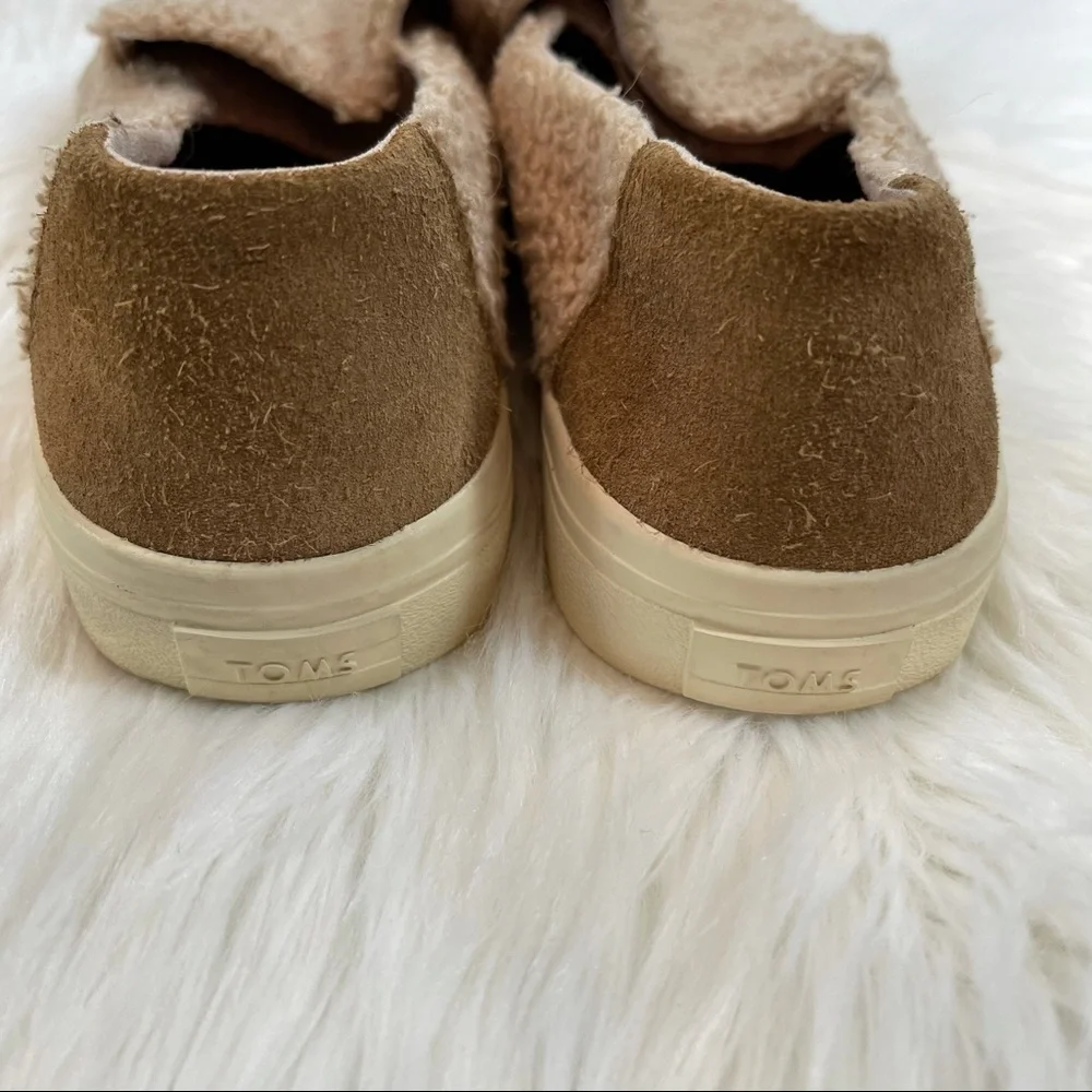 Toms Sunset Faux Shearling Slip On Sneakers size 8